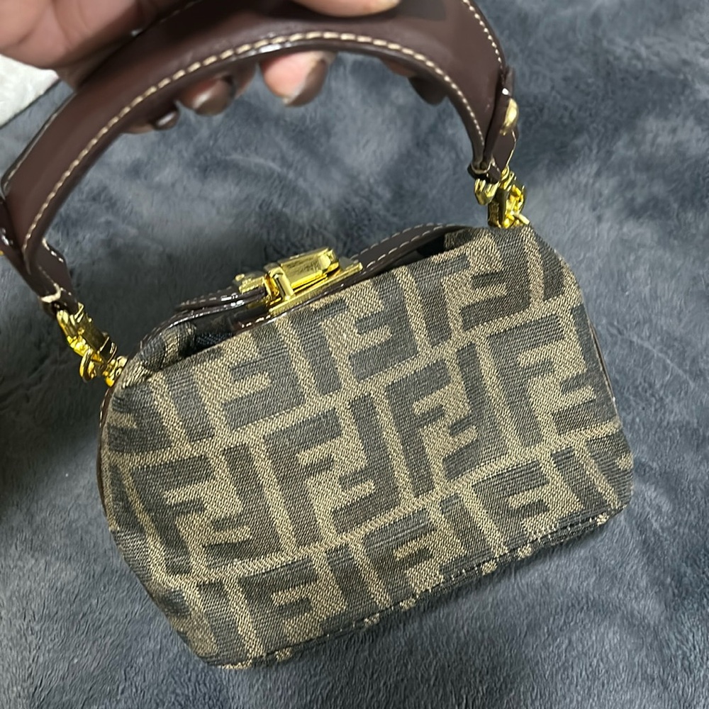 Brown bag with dark brown F